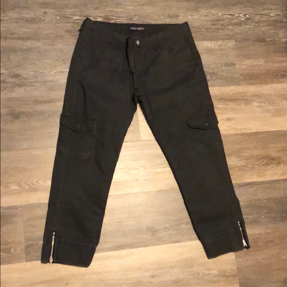 Levi Black ankle length cargo pants/jeans